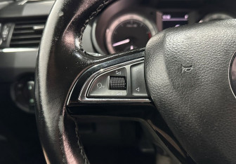 Подержанный автомобиль Skoda Octavia Liftback 2017 года (16 фото)