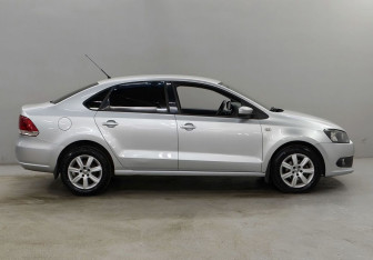 Подержанный автомобиль Volkswagen Polo Sedan 2012 года (4 фото)
