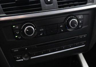 Подержанный автомобиль BMW X3 2011 года (16 фото)