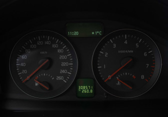 Подержанный автомобиль Volvo S40 2011 года (12 фото)
