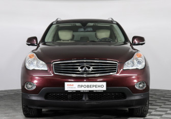 Подержанный автомобиль Infiniti QX50 2016 года (2 фото)