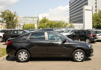 Подержанный автомобиль LADA (ВАЗ) Vesta Sedan 2016 года (3 фото)