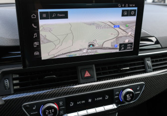 Подержанный автомобиль Audi A4 Sedan 2020 года (23 фото)