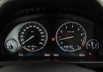 Подержанный автомобиль BMW X6 2015 года (13 фото)