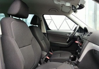 Подержанный автомобиль Skoda Yeti 2012 года (21 фото)