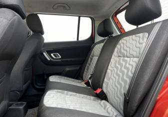 Подержанный автомобиль Skoda Fabia Hatchback 2010 года (11 фото)