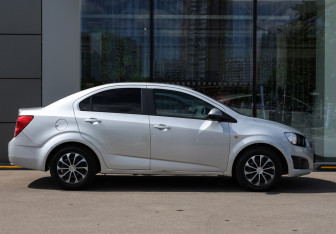 Подержанный автомобиль Chevrolet Aveo Sedan 2013 года (4 фото)