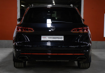 Подержанный автомобиль Volkswagen Touareg 2020 года (6 фото)