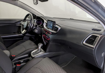 Подержанный автомобиль Kia Ceed Hatchback 2019 года (11 фото)