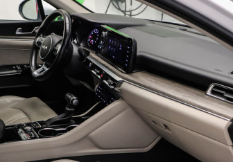 Подержанный автомобиль Kia K5 2022 года (21 фото)