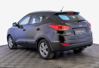 Подержанный автомобиль Hyundai ix35 2012 года (7 фото)