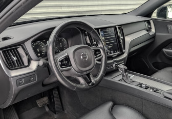 Подержанный автомобиль Volvo XC60 2018 года (14 фото)