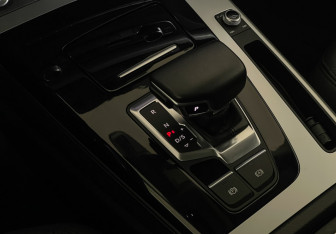 Подержанный автомобиль Audi Q5 2021 года (16 фото)