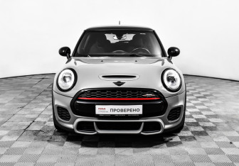 Подержанный автомобиль MINI Hatch 2017 года (19 фото)