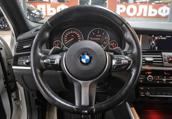 Подержанный автомобиль BMW X4 2017 года (17 фото)