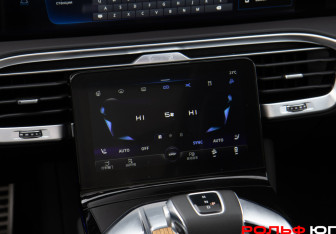 Подержанный автомобиль Hongqi E-HS9 2021 года (17 фото)