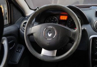 Подержанный автомобиль Renault Duster 2013 года (12 фото)