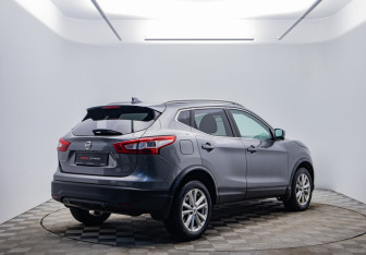 Подержанный автомобиль Nissan Qashqai 2017 года (5 фото)