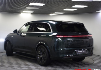 Подержанный автомобиль LiXiang L7 2023 года (26 фото)