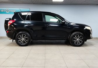 Подержанный автомобиль Toyota RAV4 2011 года (4 фото)