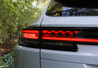 Подержанный автомобиль Changan UNI-K 2023 года (26 фото)