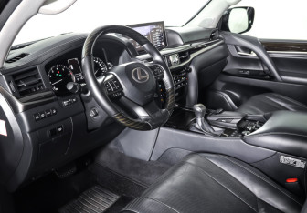 Подержанный автомобиль Lexus LX 2019 года (16 фото)