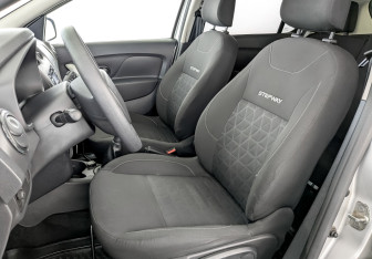 Подержанный автомобиль Renault Sandero 2018 года (20 фото)