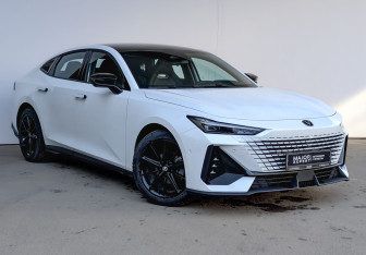 Подержанный автомобиль Changan UNI-V 2024 года (3 фото)