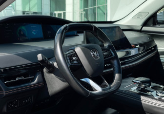 Подержанный автомобиль Changan UNI-K 2023 года (13 фото)