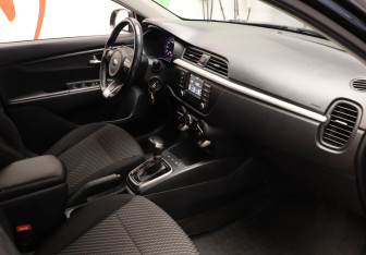 Подержанный автомобиль Kia Rio Hatchback 2018 года (20 фото)