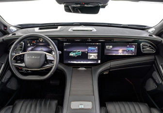 Подержанный автомобиль Exeed VX 2023 года (14 фото)