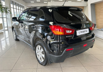Подержанный автомобиль Mitsubishi ASX 2011 года (7 фото)