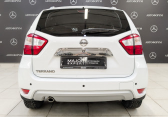 Подержанный автомобиль Nissan Terrano 2021 года (6 фото)