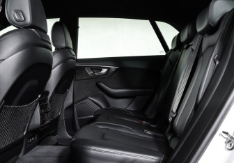 Подержанный автомобиль Audi Q8 2019 года (12 фото)