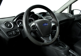 Подержанный автомобиль Ford Fiesta Hatchback 2016 года (9 фото)