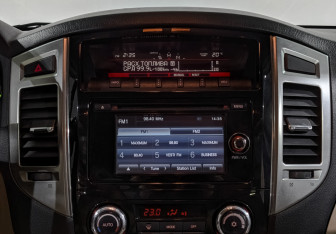 Подержанный автомобиль Mitsubishi Pajero 2017 года (17 фото)