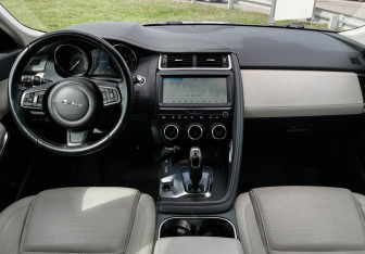 Подержанный автомобиль Jaguar E-Pace 2019 года (12 фото)