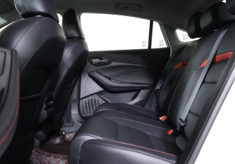 Подержанный автомобиль Chevrolet Captiva 2012 года (12 фото)