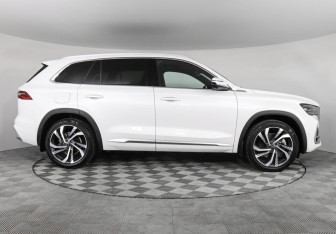 Подержанный автомобиль Geely Monjaro 2024 года (4 фото)