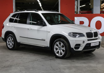Подержанный автомобиль BMW X5 2010 года (3 фото)