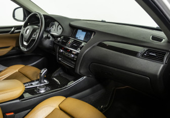 Подержанный автомобиль BMW X4 2016 года (9 фото)