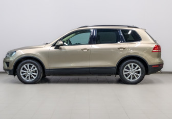 Подержанный автомобиль Volkswagen Touareg 2016 года (8 фото)