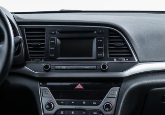 Подержанный автомобиль Hyundai Elantra Sedan 2017 года (8 фото)