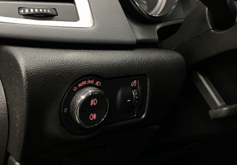 Подержанный автомобиль Opel Astra Sedan 2013 года (18 фото)