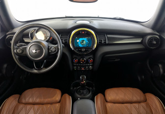 Подержанный автомобиль MINI Hatch 2019 года (25 фото)