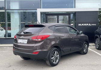 Подержанный автомобиль Hyundai ix35 2014 года (5 фото)