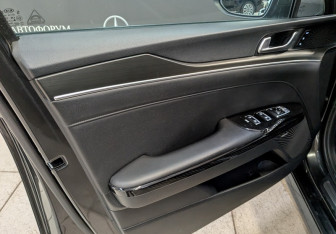 Подержанный автомобиль Kia K5 2021 года (12 фото)
