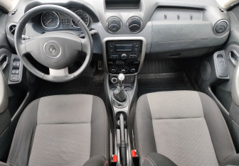Подержанный автомобиль Renault Duster 2014 года (10 фото)
