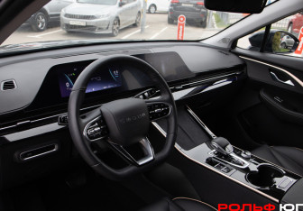 Подержанный автомобиль Omoda C5 2023 года (11 фото)