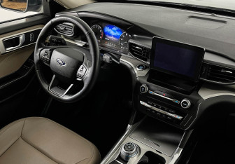 Подержанный автомобиль Ford Explorer 2020 года (6 фото)